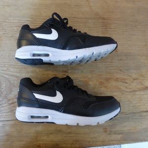 مسطرة صيح شحاذ nike air 65 